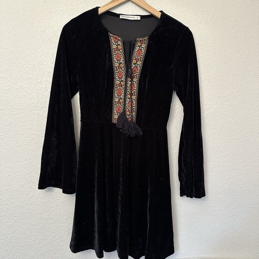 RUSTTYDUSTTY Velvet Black Shift Boho Dress VNeck Embroidered Size Small